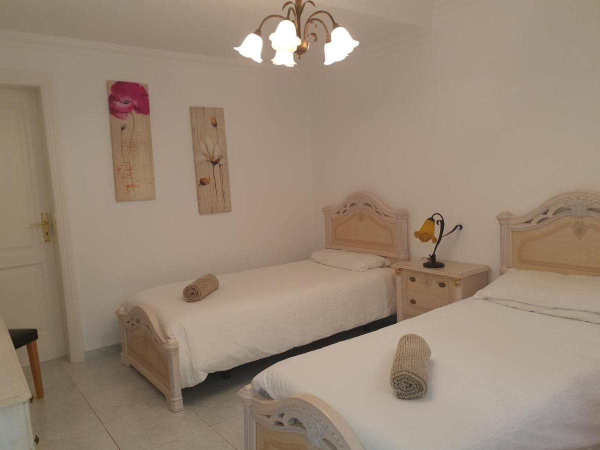 Fun Family Villa-crazy Golf Course-heated Pool-cocktail Bar-jacuzzi-games Room-wifi &uk Tv Villa Puerto del Carmen (Lanzarote)