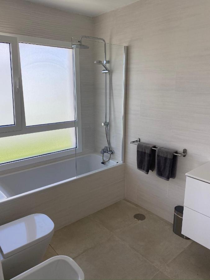 Villa Ashdene - Luxury Modern With Large Heated Pool Wifi Uk Tv Bar & Bbq *