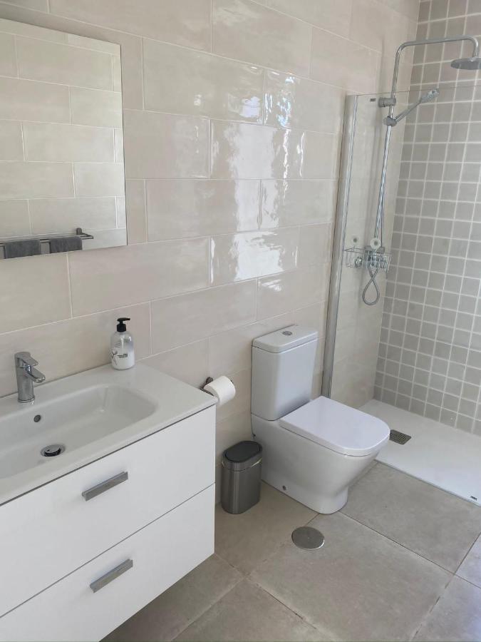 Ashdene - Luxury Modern With Large Heated Pool Wifi Uk Tv Bar & Bbq Playa Blanca (Lanzarote)