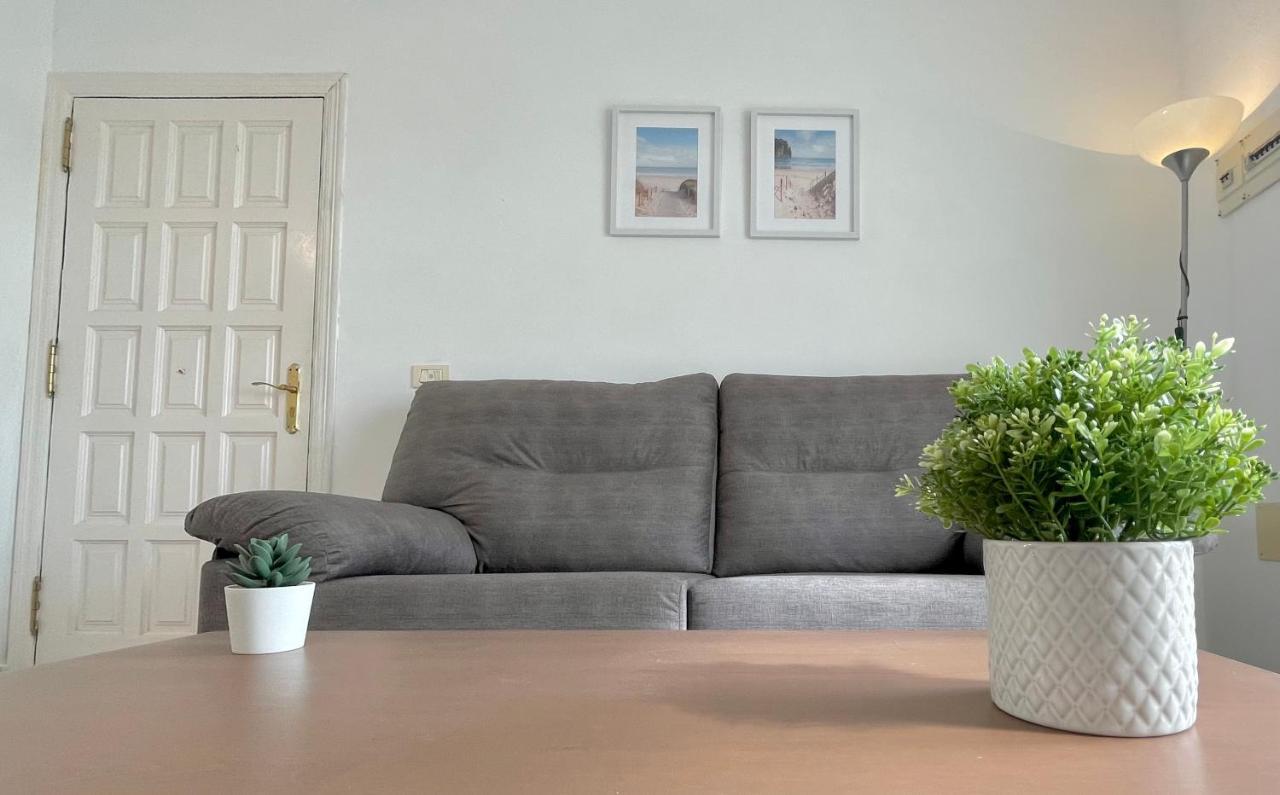 Cozy And Sunny Over The Rooftops Apartamento *