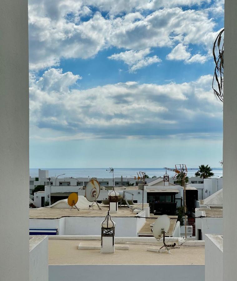Cozy And Sunny Over The Rooftops Apartamento *