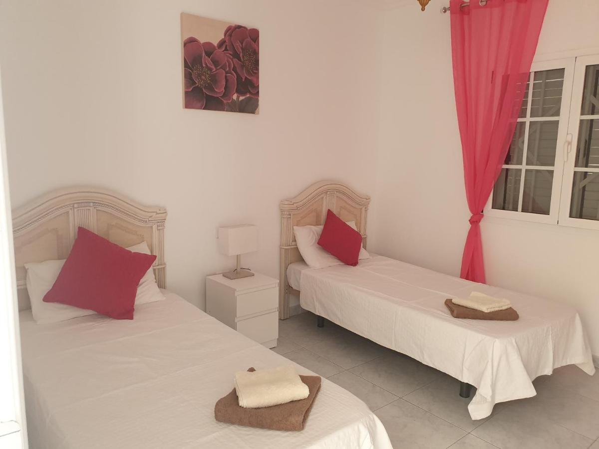Fun Family Villa-crazy Golf Course-heated Pool-cocktail Bar-jacuzzi-games Room-wifi &uk Tv Villa
