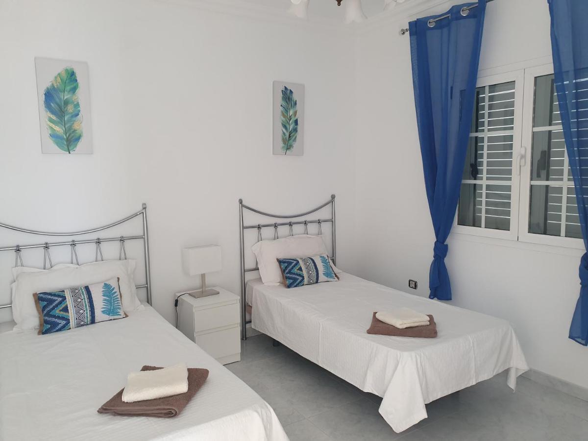 Villa Fun Family Villa-crazy Golf Course-heated Pool-cocktail Bar-jacuzzi-games Room-wifi &uk Tv Puerto del Carmen (Lanzarote)