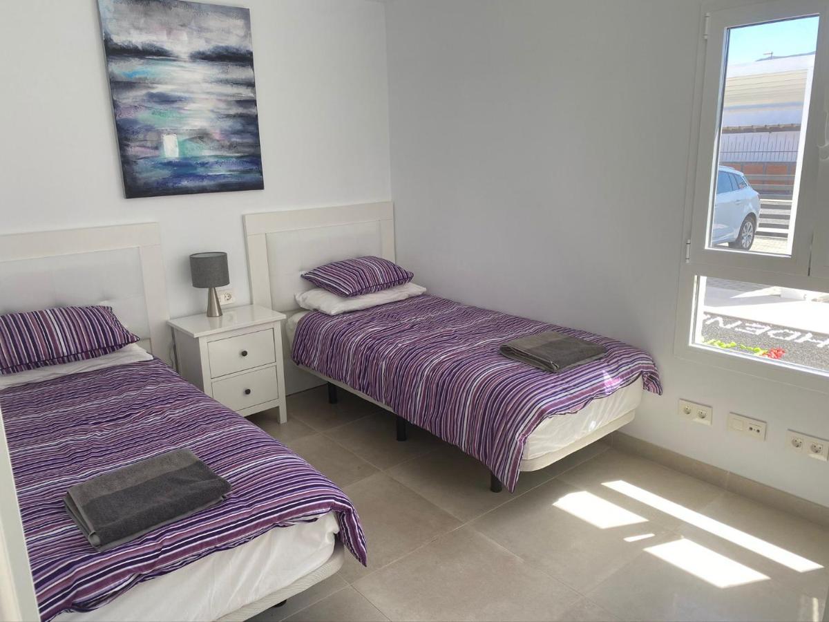 Ashdene - Luxury Modern With Large Heated Pool Wifi Uk Tv Bar & Bbq * Playa Blanca (Lanzarote)