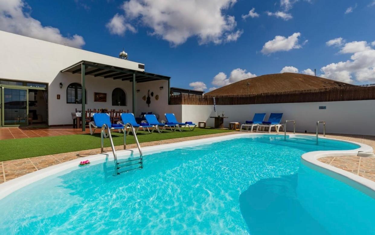 Villa Pico Partido Heated Pool