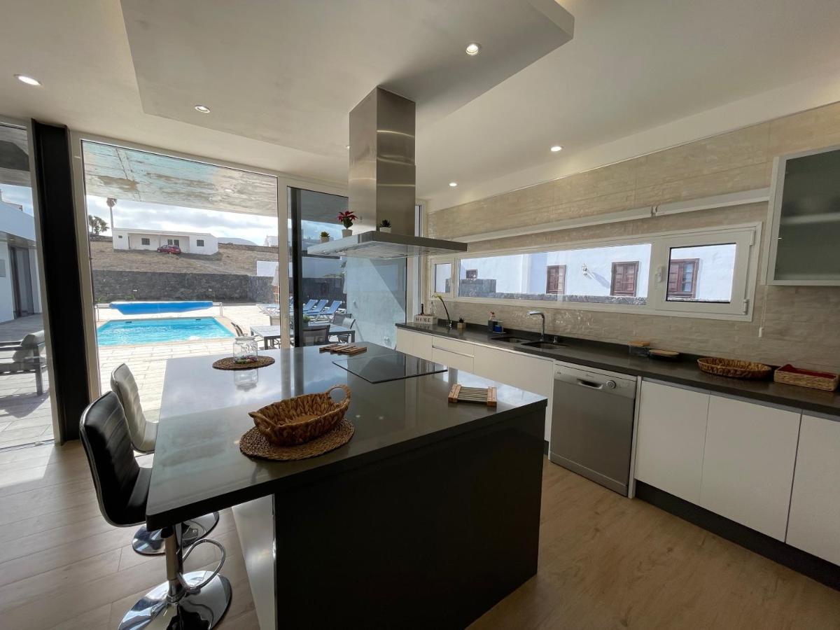 Villa Eslanzarote Eco Tony, Heated Pool, Jacuzzi, Sat Tv, Super Wifi