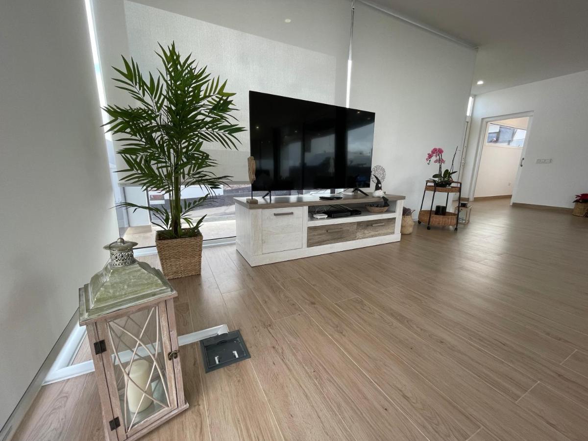 Villa Eslanzarote Eco Tony, Heated Pool, Jacuzzi, Sat Tv, Super Wifi