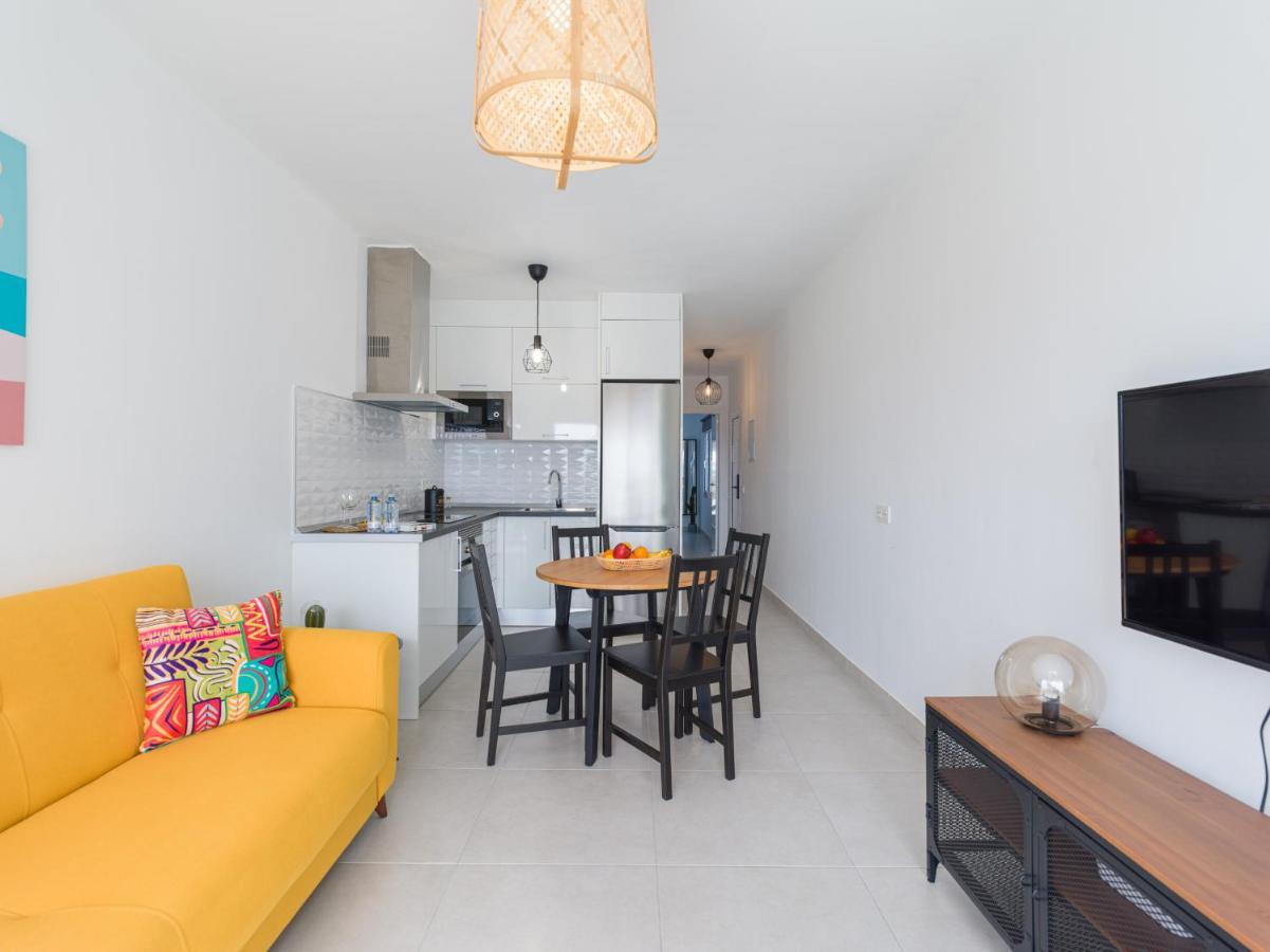 Homeforguest Sunset Senator With Pool And Terrace In Apartment *