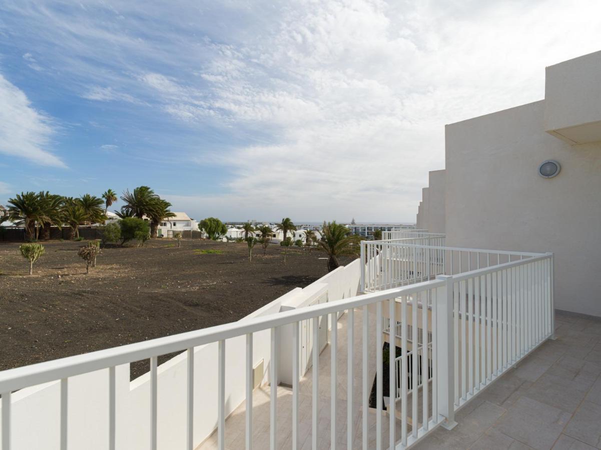 Homeforguest Sunset Senator With Pool And Terrace In Apartment