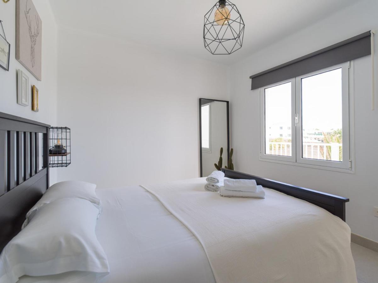 Apartment Homeforguest Sunset Senator With Pool And Terrace In