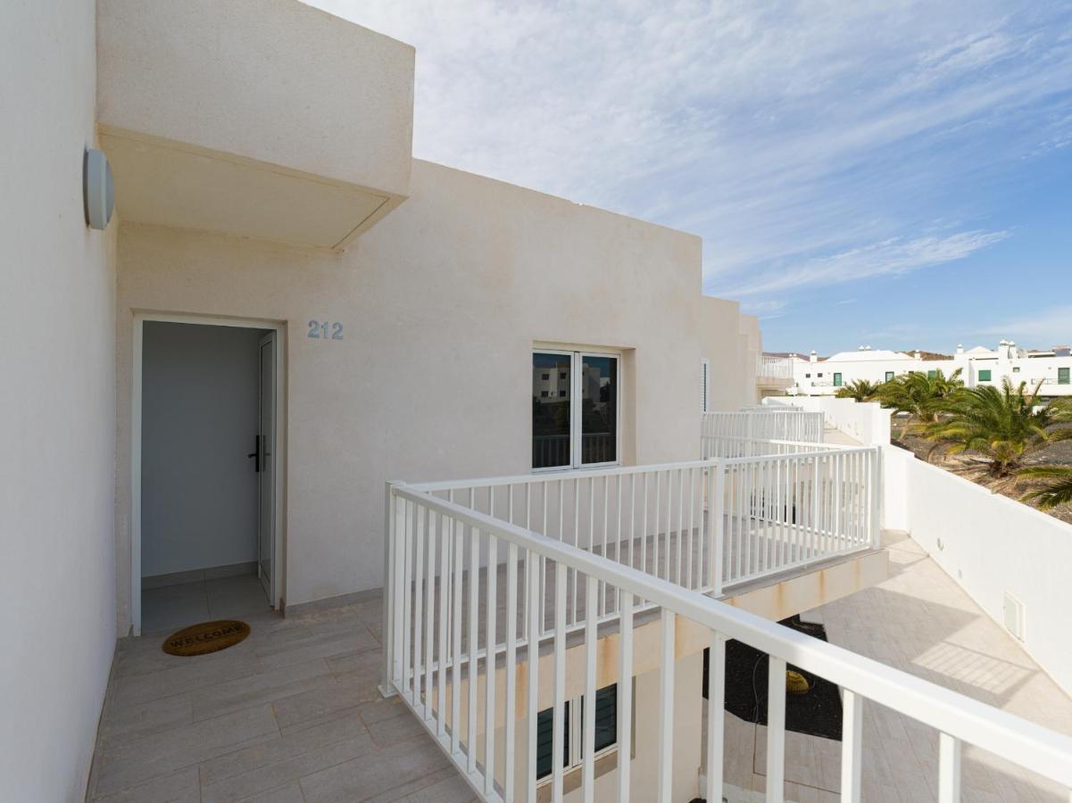 Homeforguest Sunset Senator With Pool And Terrace In Apartment