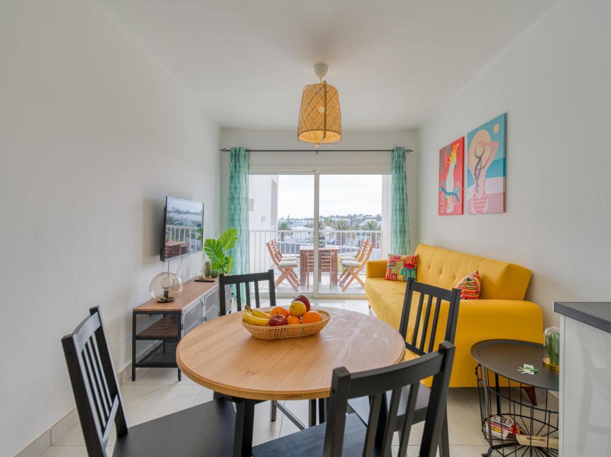 Apartment Homeforguest Sunset Senator With Pool And Terrace In