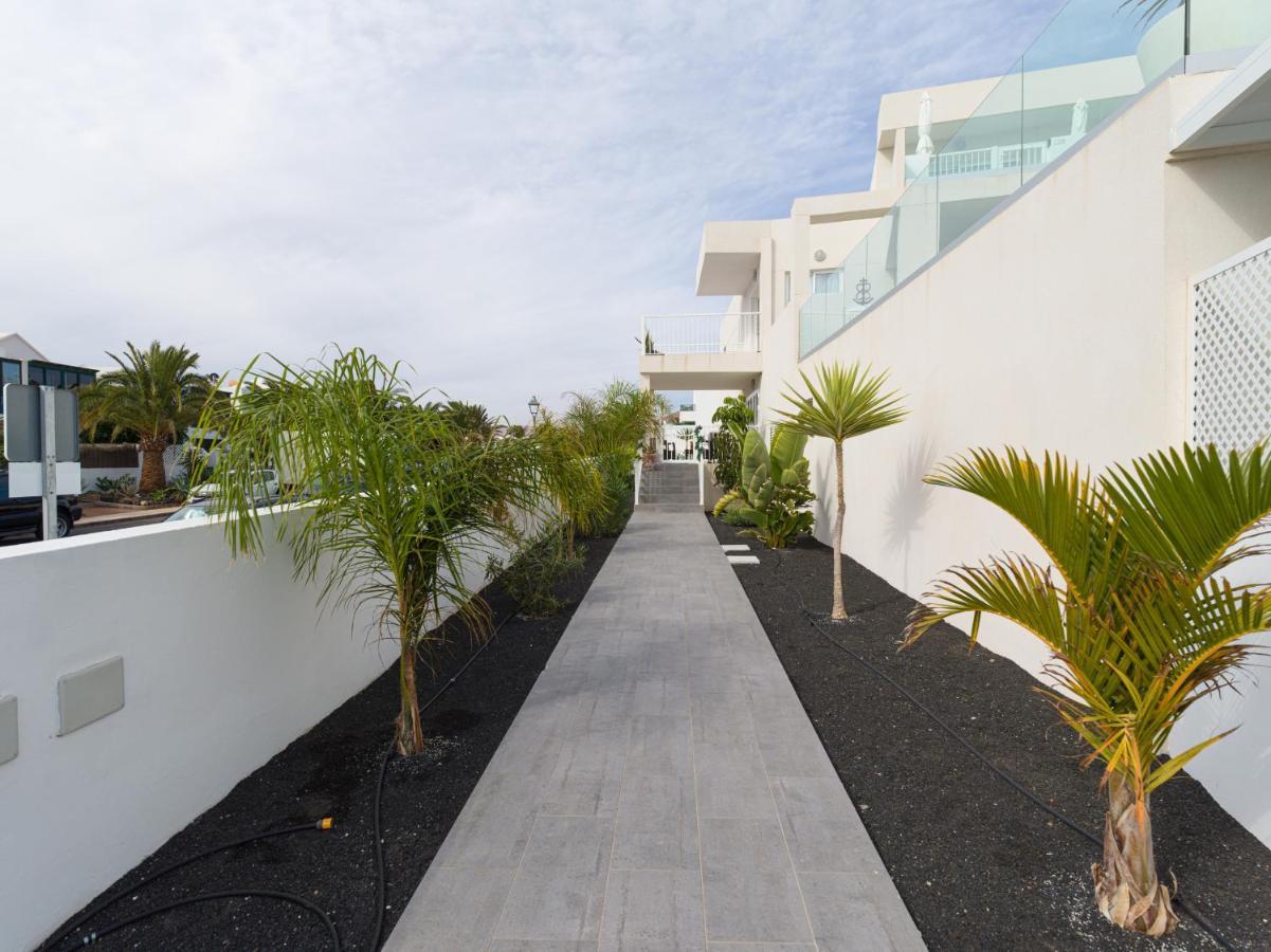 Apartment Homeforguest Sunset Senator With Pool And Terrace In