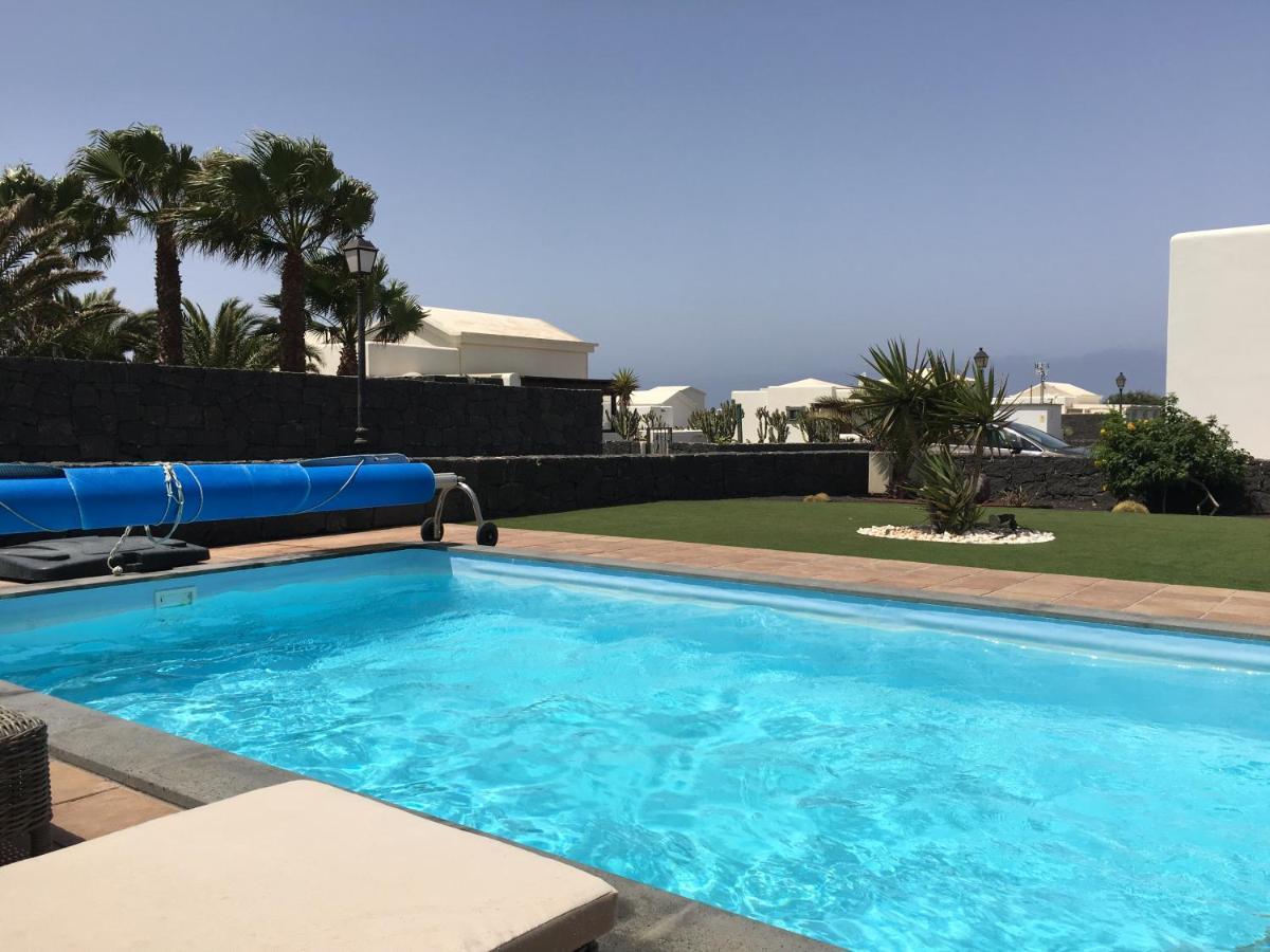 Luxury 3bed With Heated Private Pool, Full Sky And Free Wifi Villa Playa Blanca (Lanzarote)