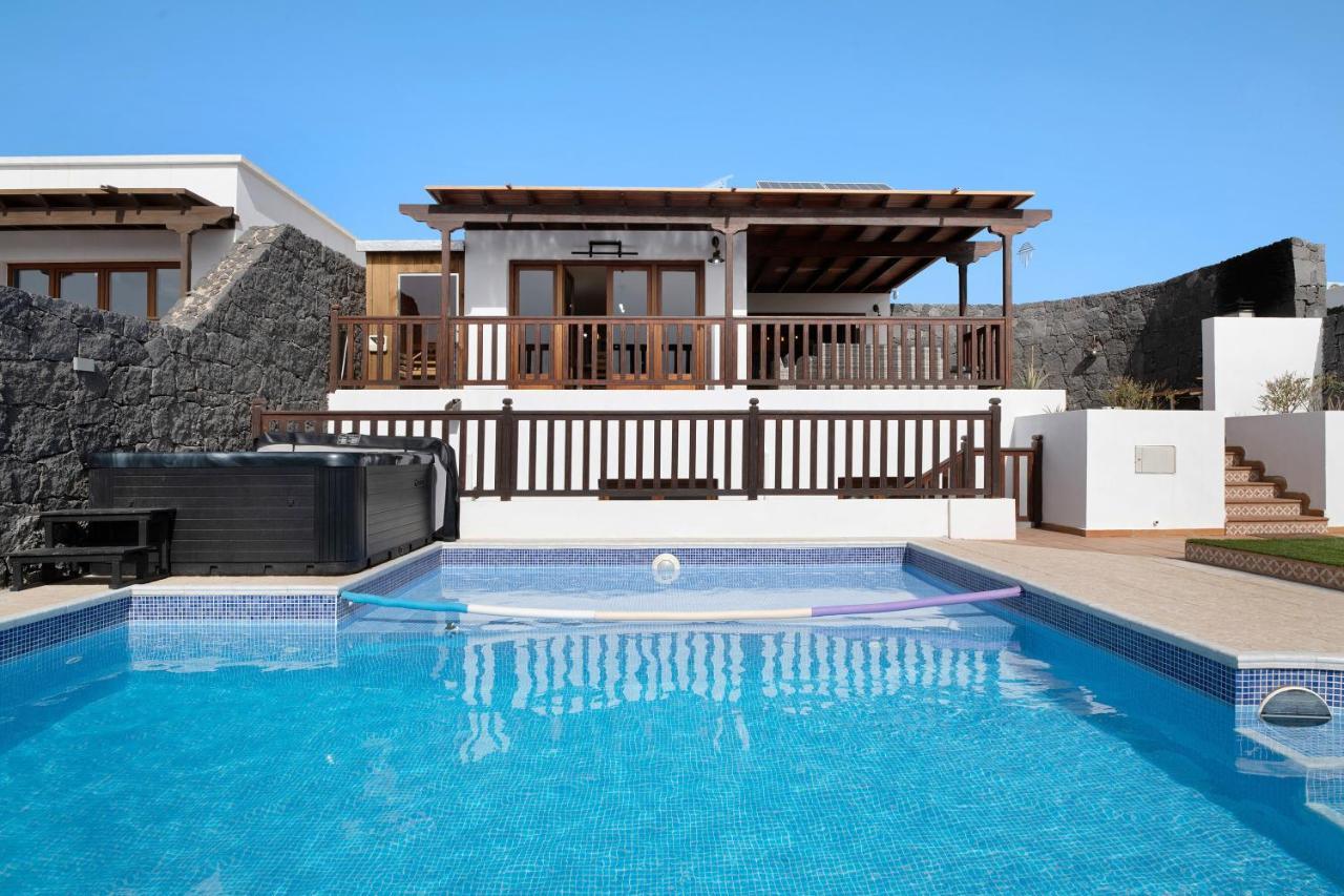 Peaky Playa Blanca (Lanzarote)