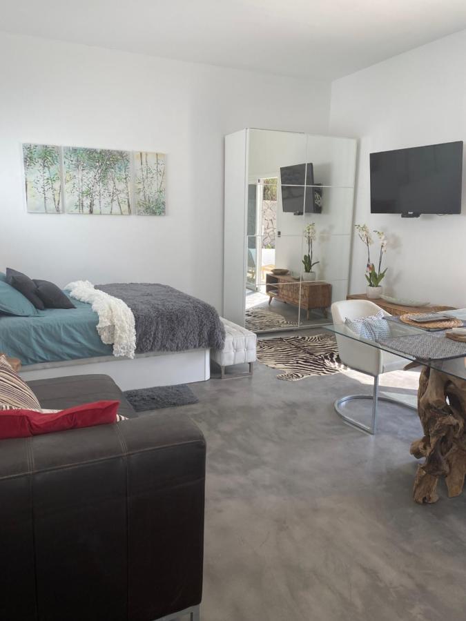 Luxury Studio, Sea View, Pool Apartment