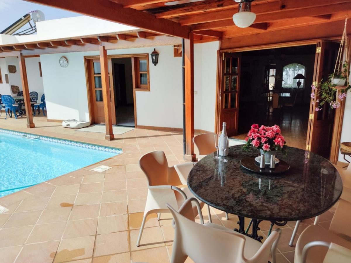 Volkkanrentals Baljat Villa *