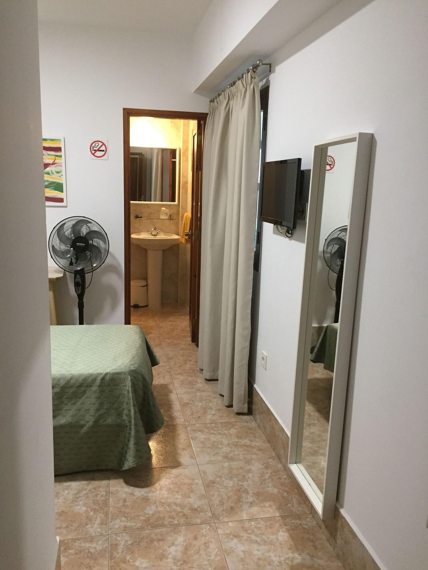 Residencia Cardona Hostal