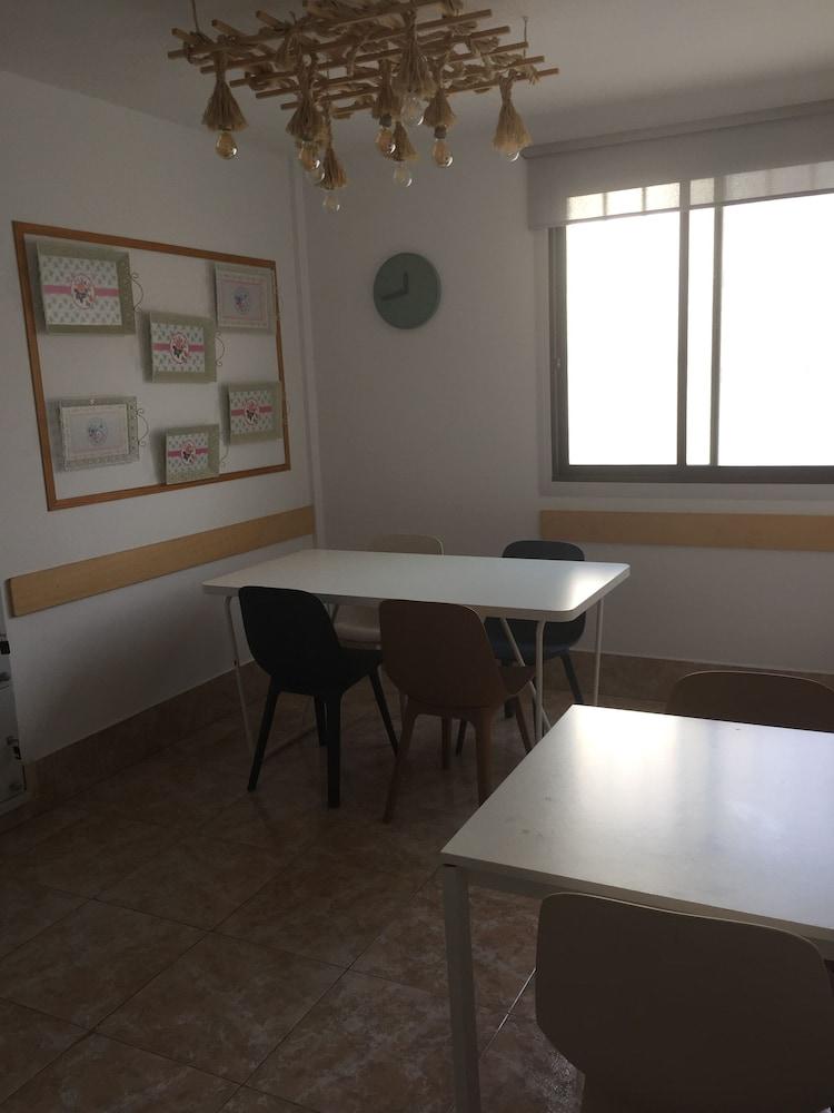 Residencia Cardona Hostal *