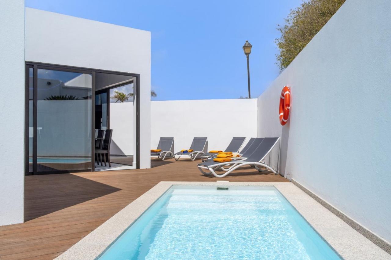 Villa Jj By *