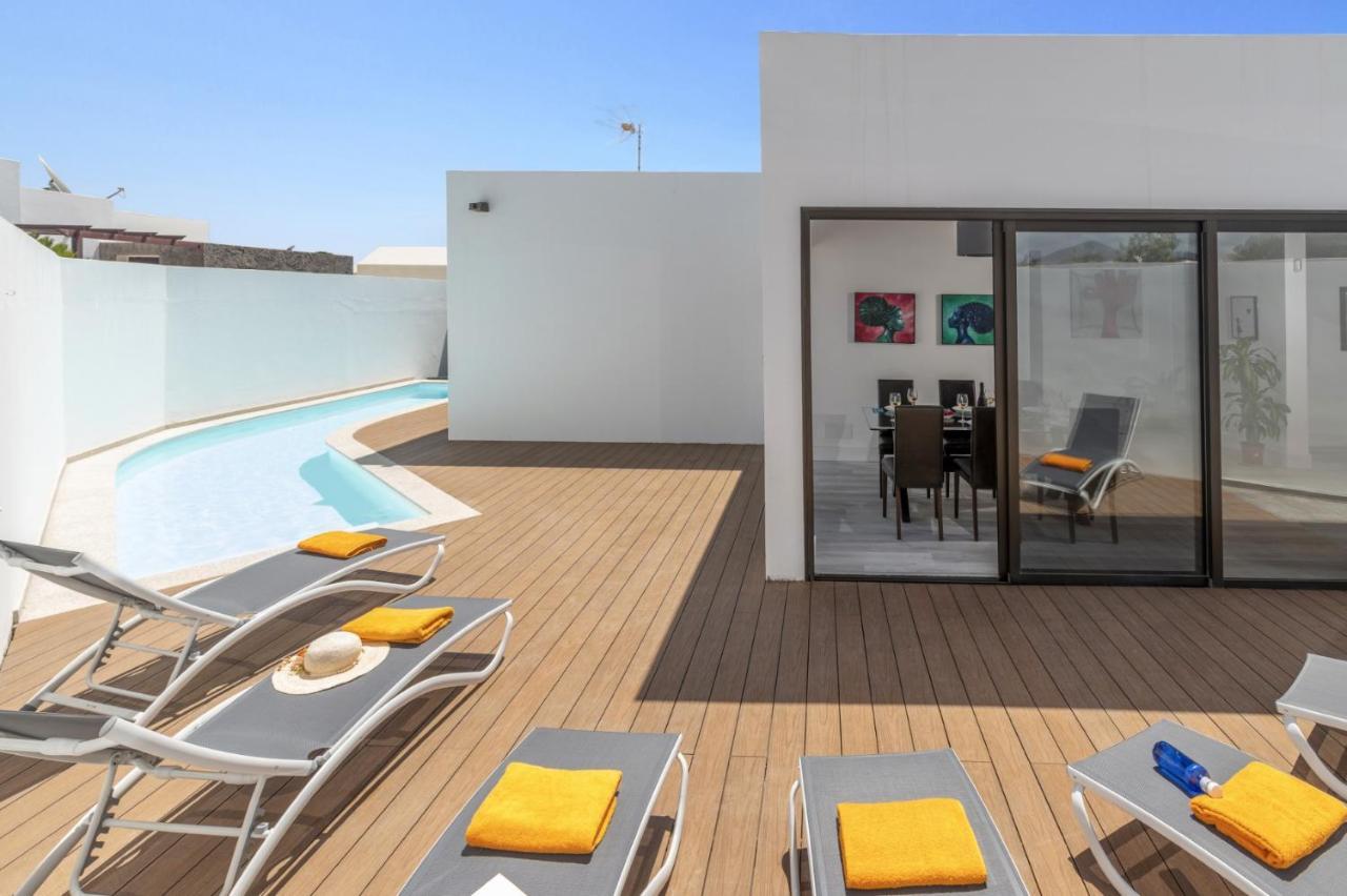 Villa Jj By *