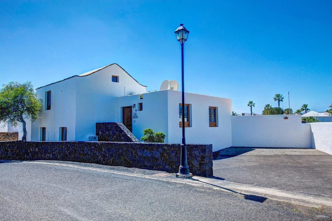 Domingo By Villa