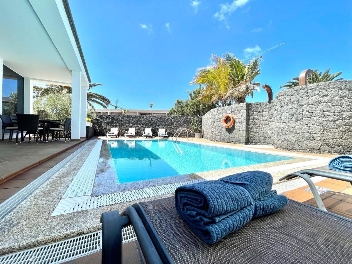 A With Private Pool, Beachfront, Ac, Wifi, Bbq In Villa *