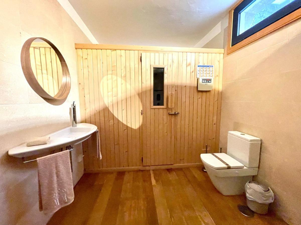 A With Private Pool, Beachfront, Ac, Wifi, Bbq In Villa