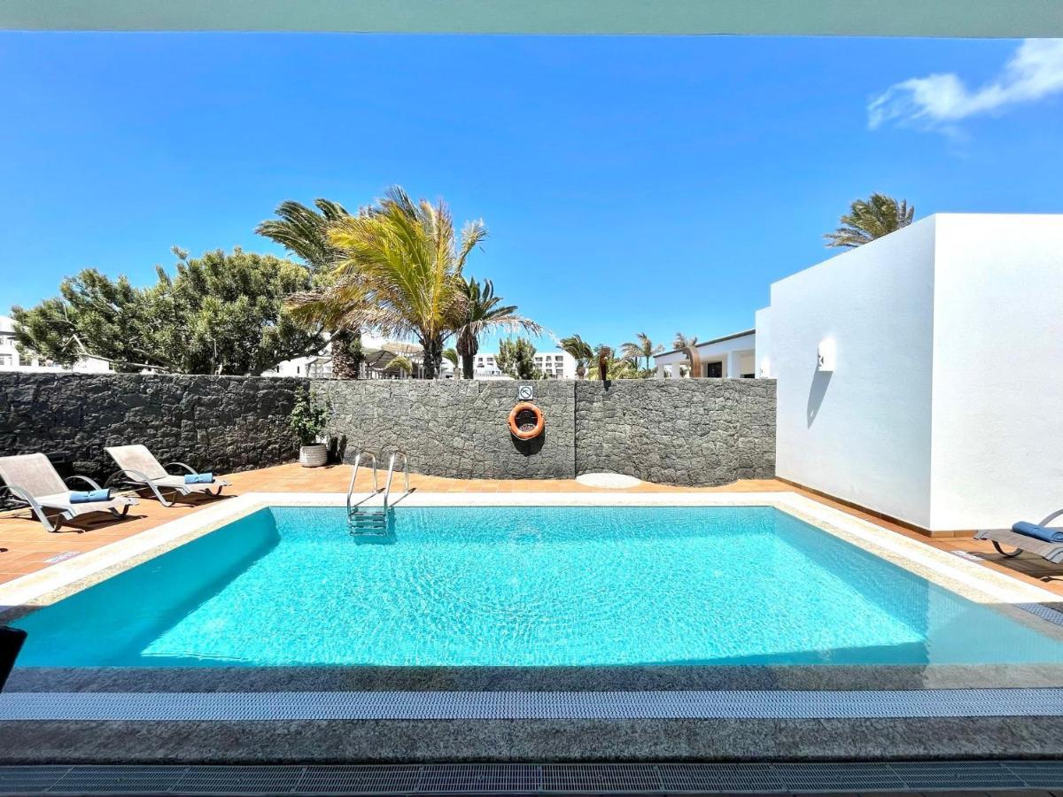 A With Private Pool, Beachfront, Ac, Wifi, Bbq In Playa Blanca (Lanzarote)