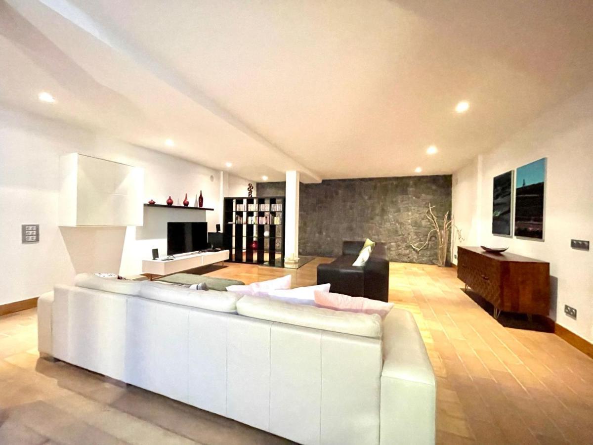 Villa A With Private Pool, Beachfront, Ac, Wifi, Bbq In *