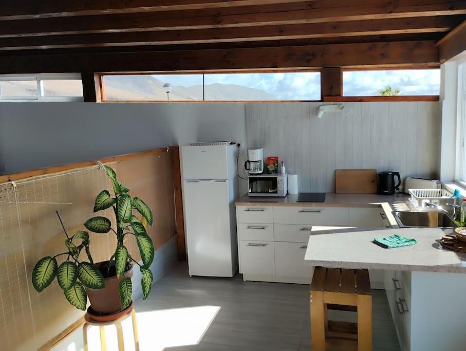360 View To Ocean And Cliffs *