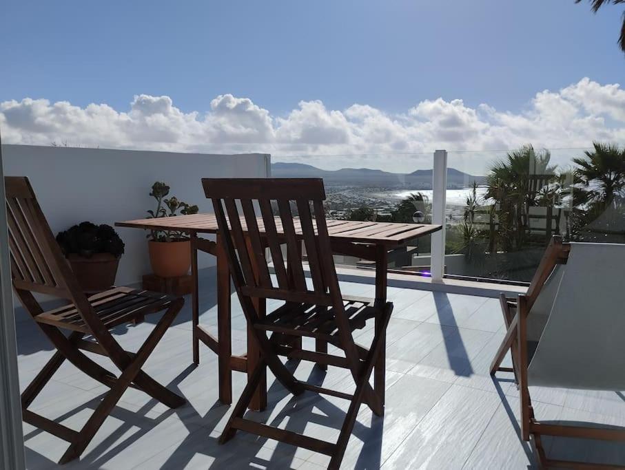 360 View To Ocean And Cliffs *