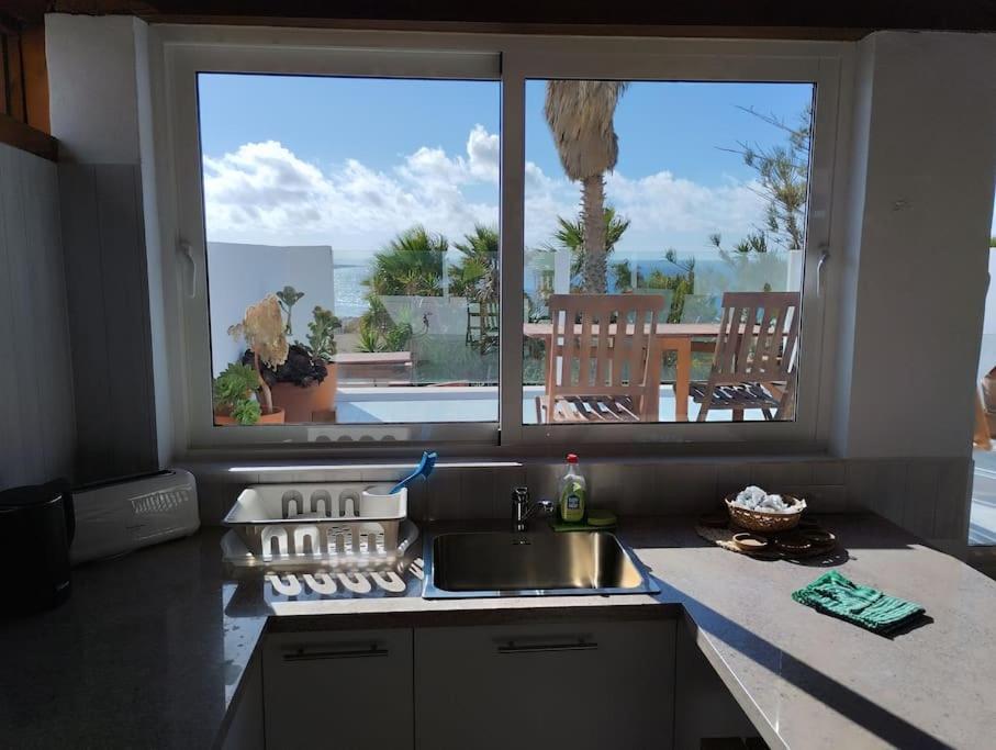360 View To Ocean And Cliffs Apartment Famara