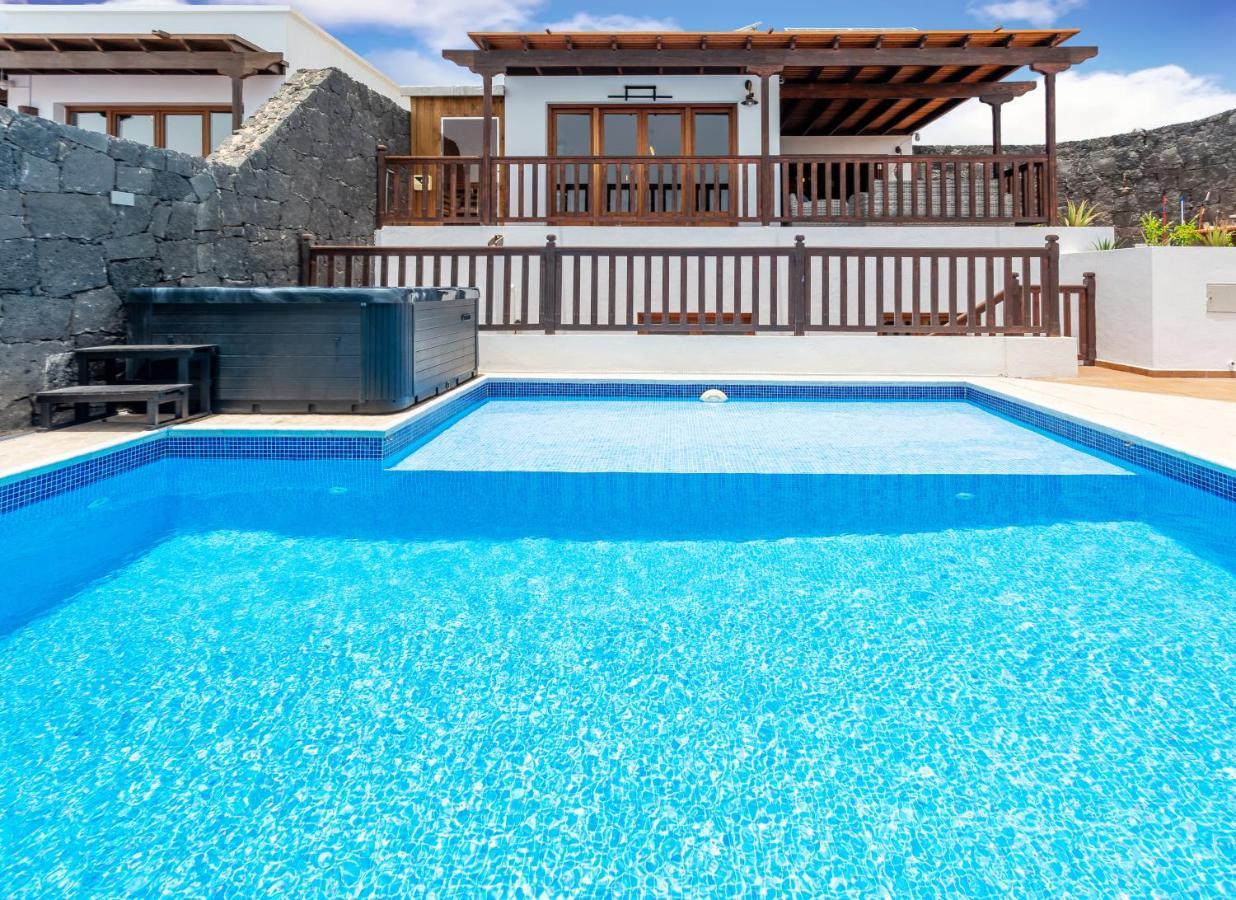 Peaky Playa Blanca (Lanzarote)