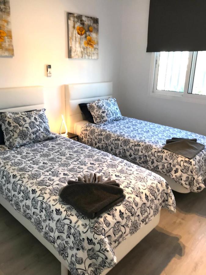 Air-conditioned 2 Bedroom Poolside Apt - Free Wifi * Puerto del Carmen (Lanzarote)