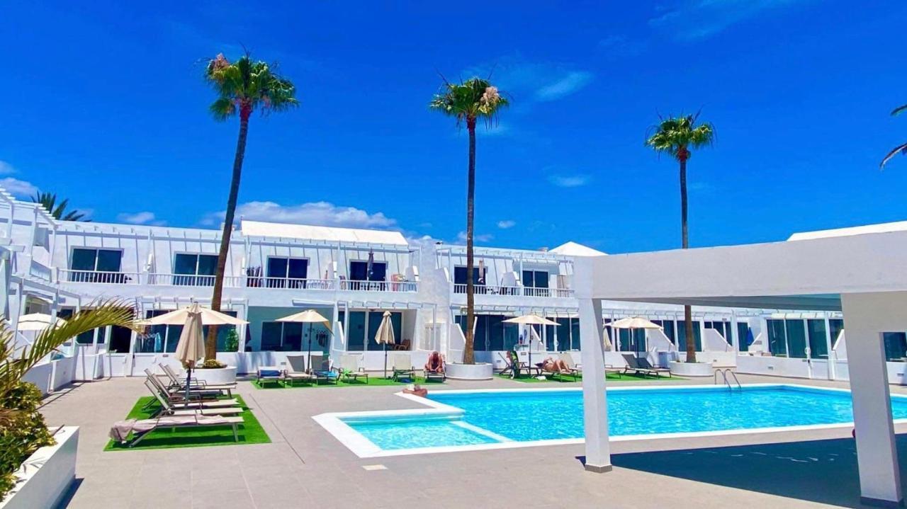 Air-conditioned 2 Bedroom Poolside Apt - Free Wifi Apartment *