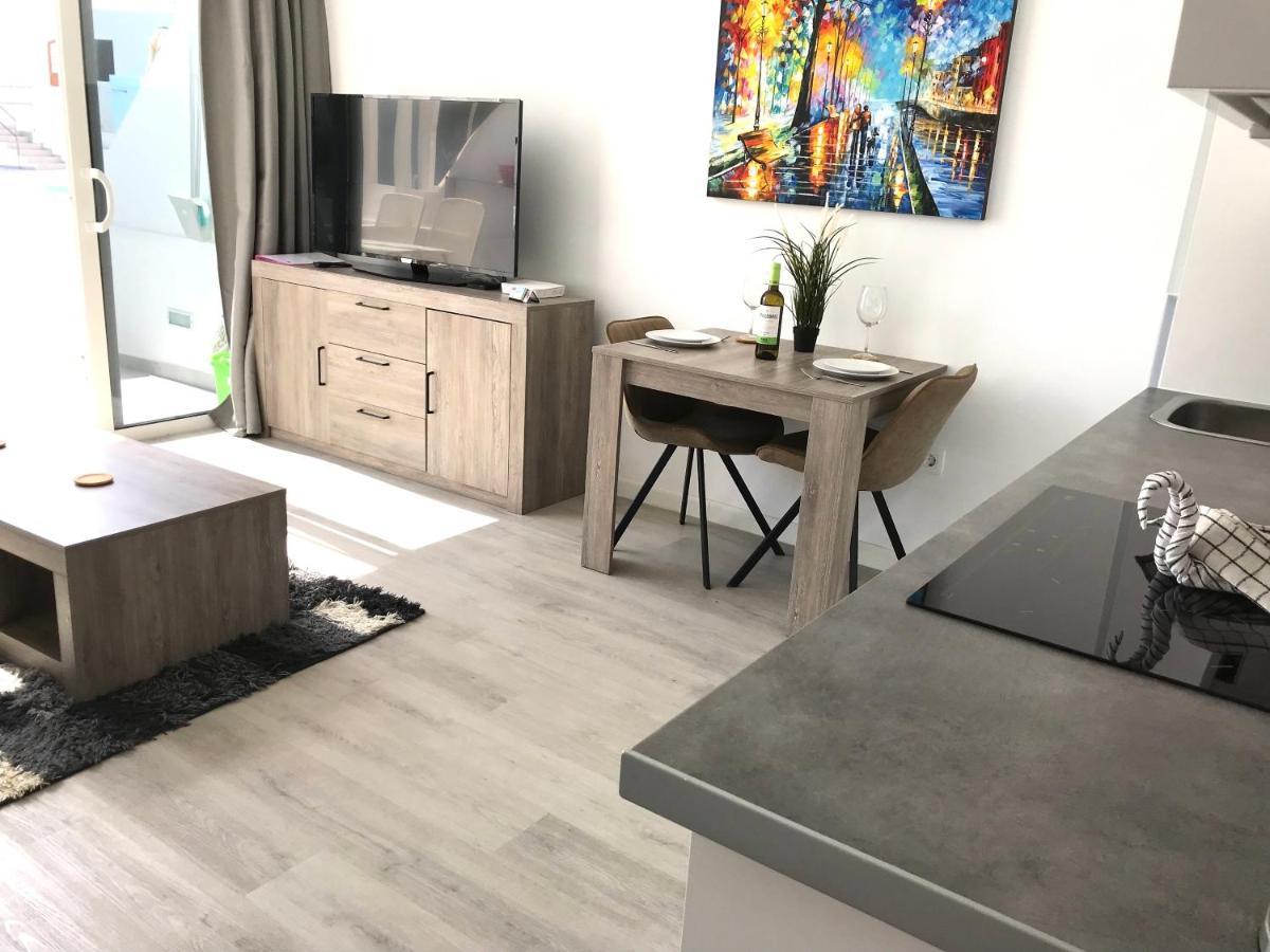 Apartment Air-conditioned 2 Bedroom Poolside Apt - Free Wifi *