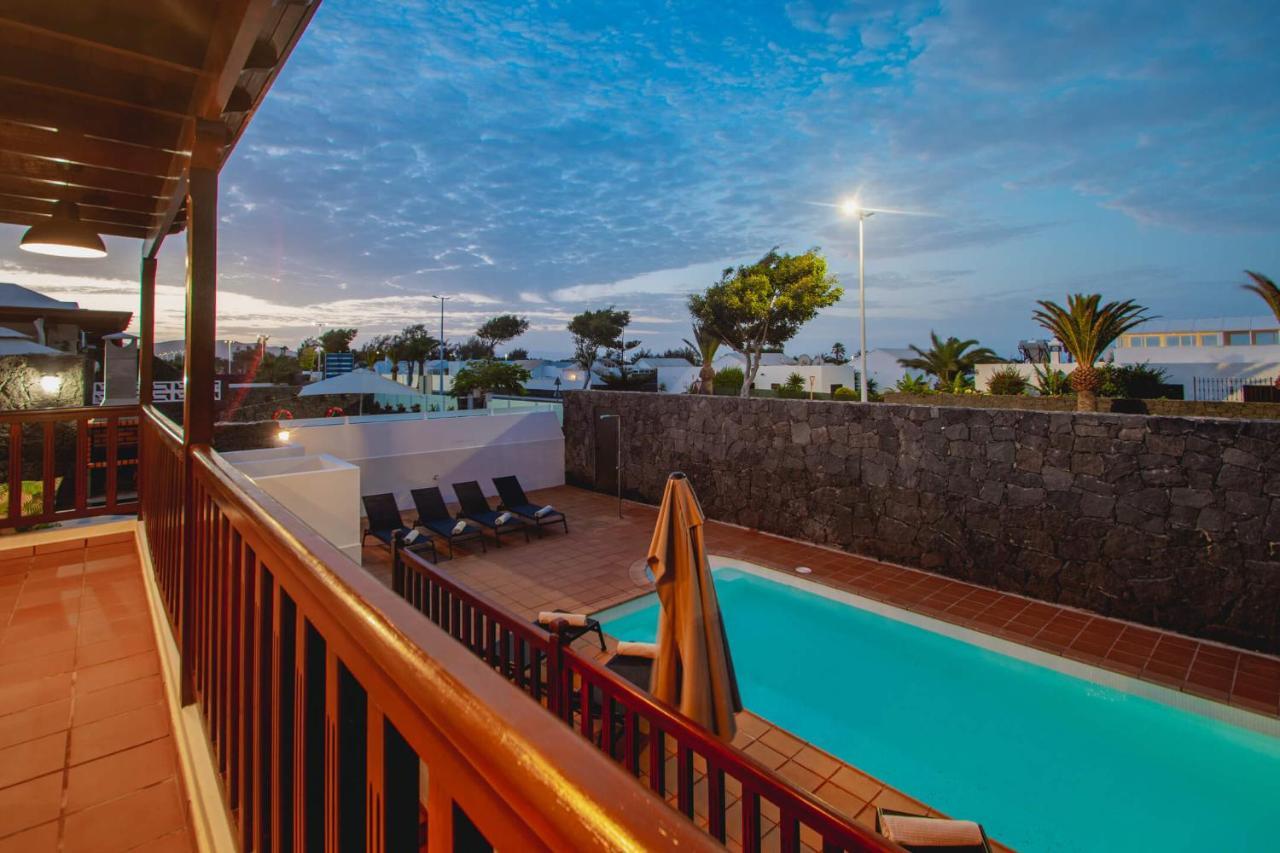 Stylish 6 Bedroom Princesa - Hot Tub - Heated Pool - Near & Waterparks Villa Playa Blanca (Lanzarote)