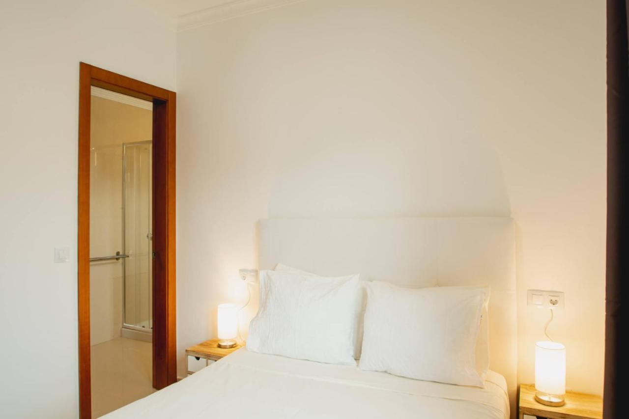 Stylish 6 Bedroom Princesa - Hot Tub - Heated Pool - Near & Waterparks Villa Playa Blanca (Lanzarote)