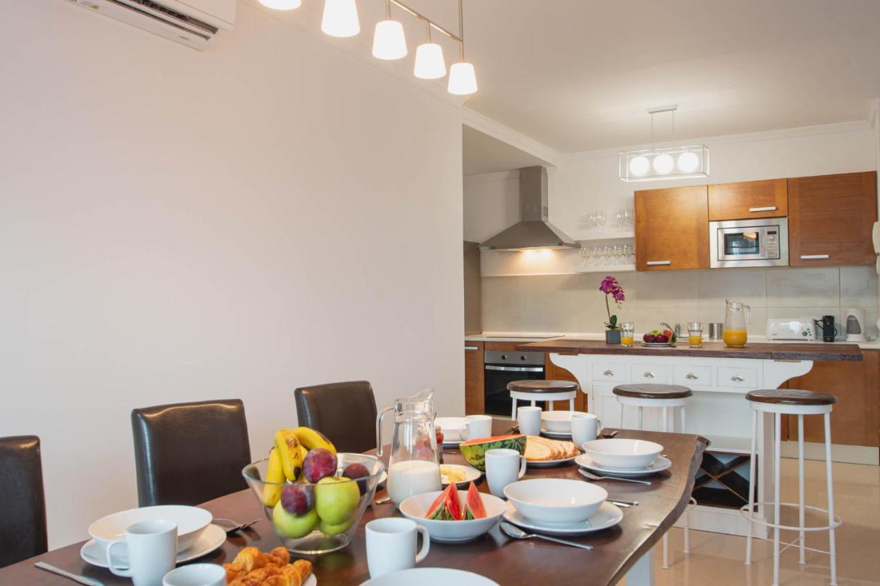 Stylish 6 Bedroom Princesa - Hot Tub - Heated Pool - Near & Waterparks Villa Playa Blanca (Lanzarote)