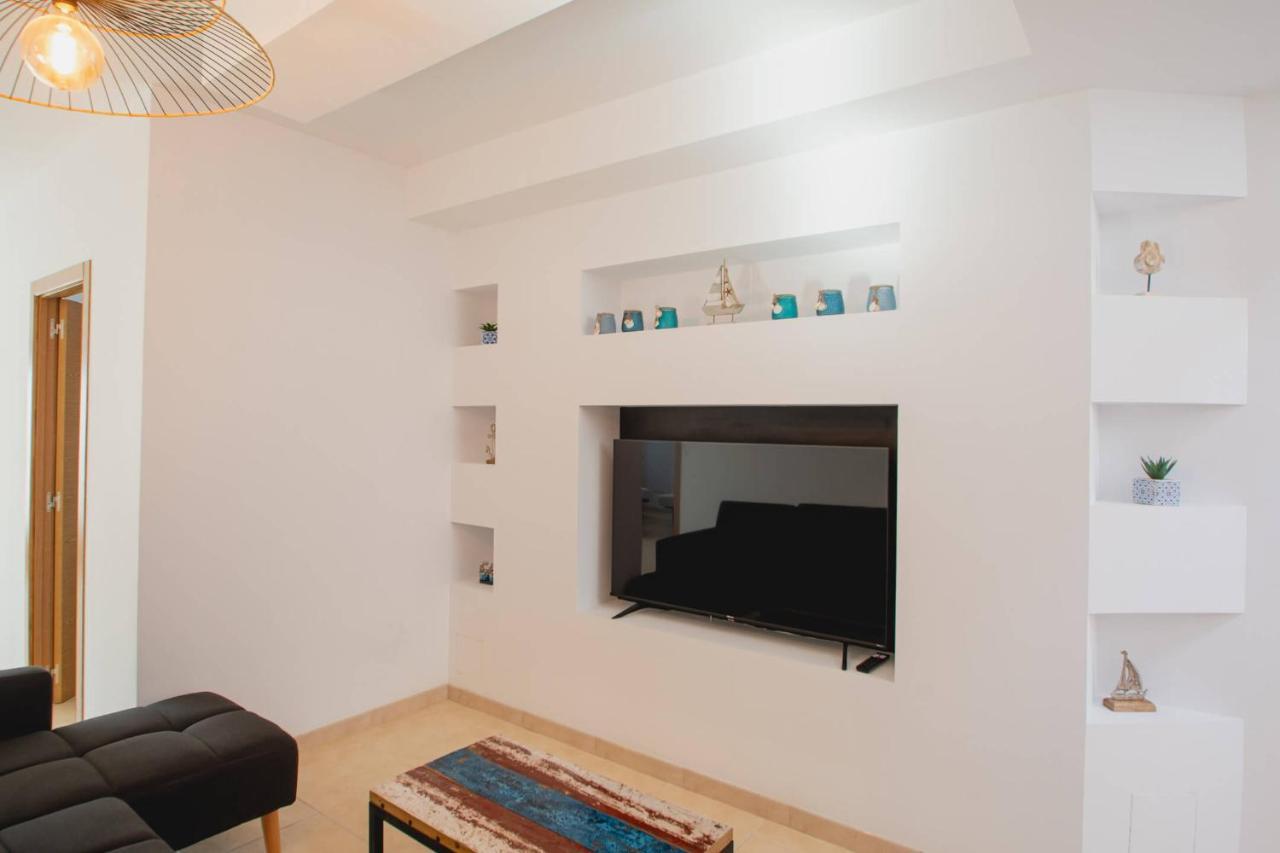 Stylish 6 Bedroom Princesa - Hot Tub - Heated Pool - Near & Waterparks Playa Blanca (Lanzarote)