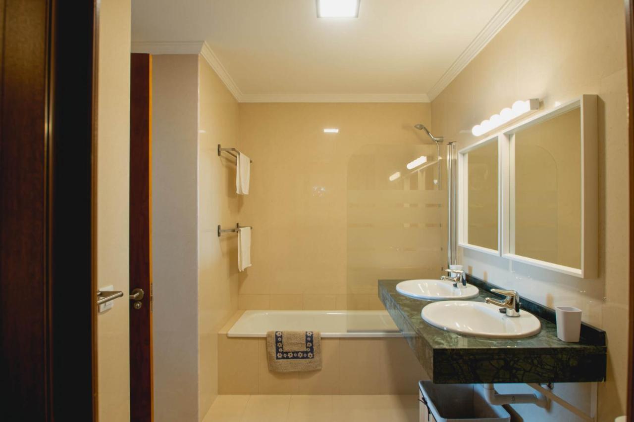 Stylish 6 Bedroom Princesa - Hot Tub - Heated Pool - Near & Waterparks *