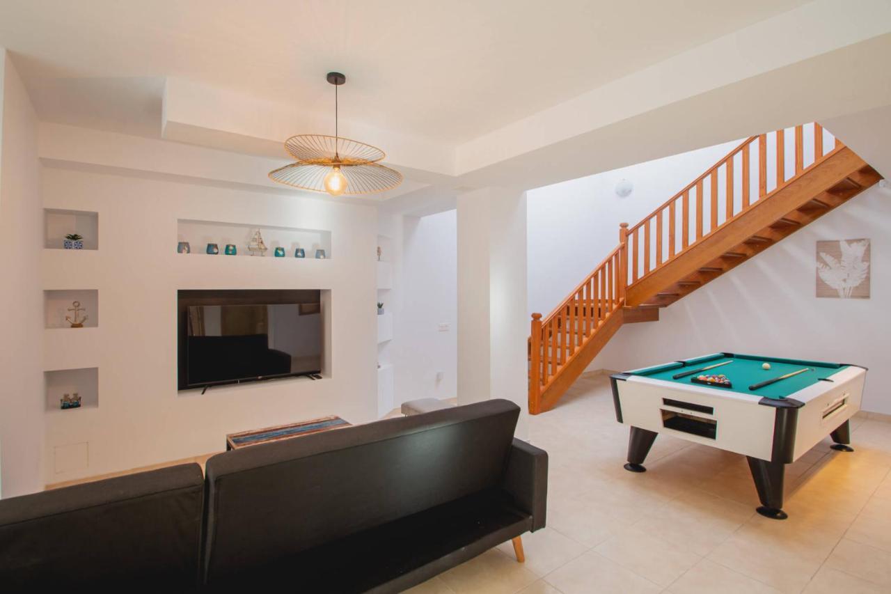 Stylish 6 Bedroom Princesa - Hot Tub - Heated Pool - Near & Waterparks * Playa Blanca (Lanzarote)