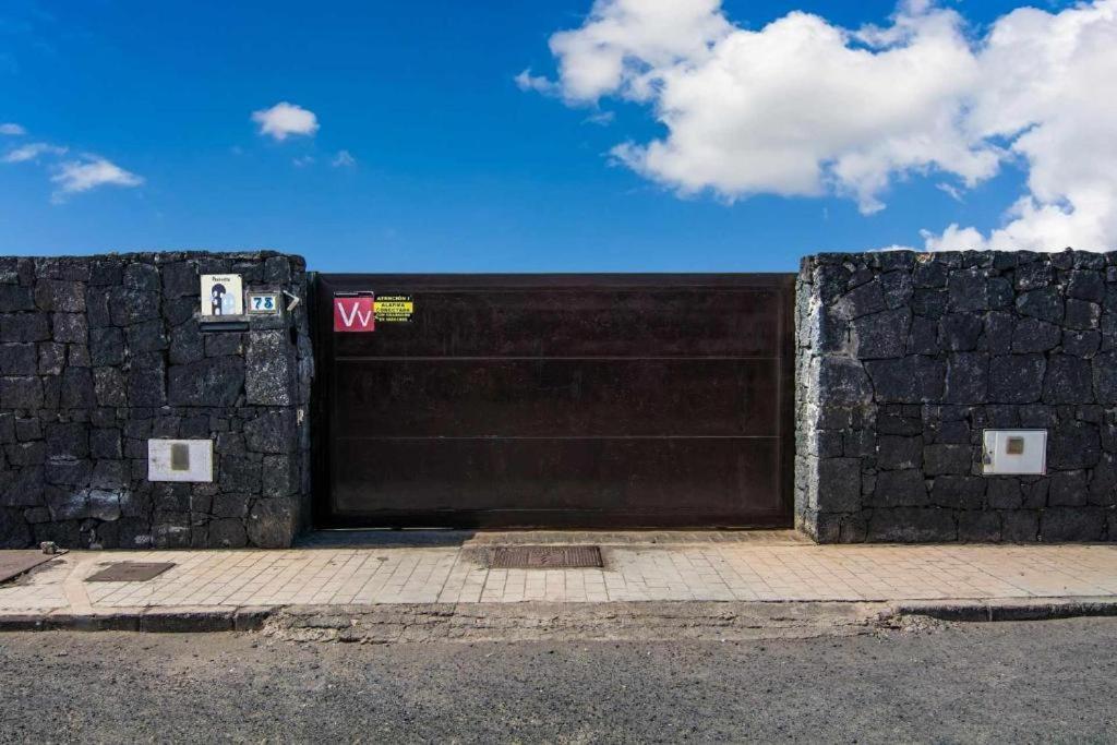 Baroli Nepal. Jardín Y Piscina Privada. Playa Blanca (Lanzarote)