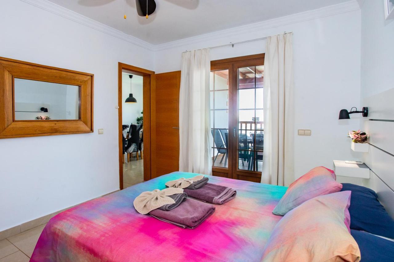 22 Sea Views, Pool,games,hot Tub, Office With Computer+ Wifi Villa Playa Blanca (Lanzarote)