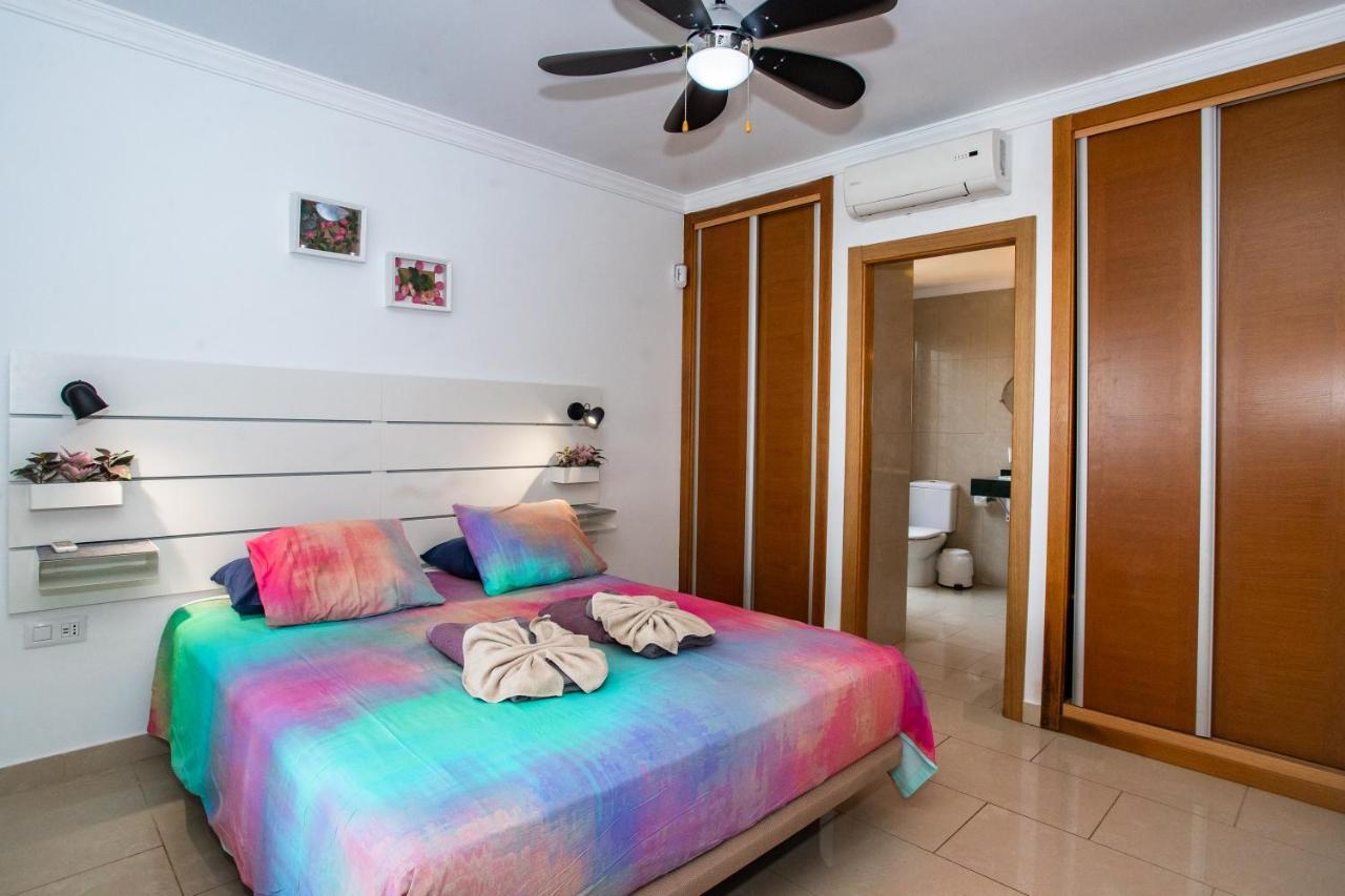 22 Sea Views, Pool,games,hot Tub, Office With Computer+ Wifi * Playa Blanca (Lanzarote)