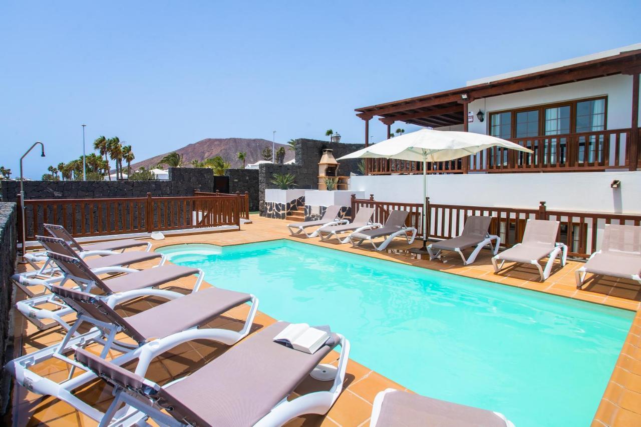 Villa 22 Sea Views, Pool,games,hot Tub, Office With Computer+ Wifi Playa Blanca (Lanzarote)