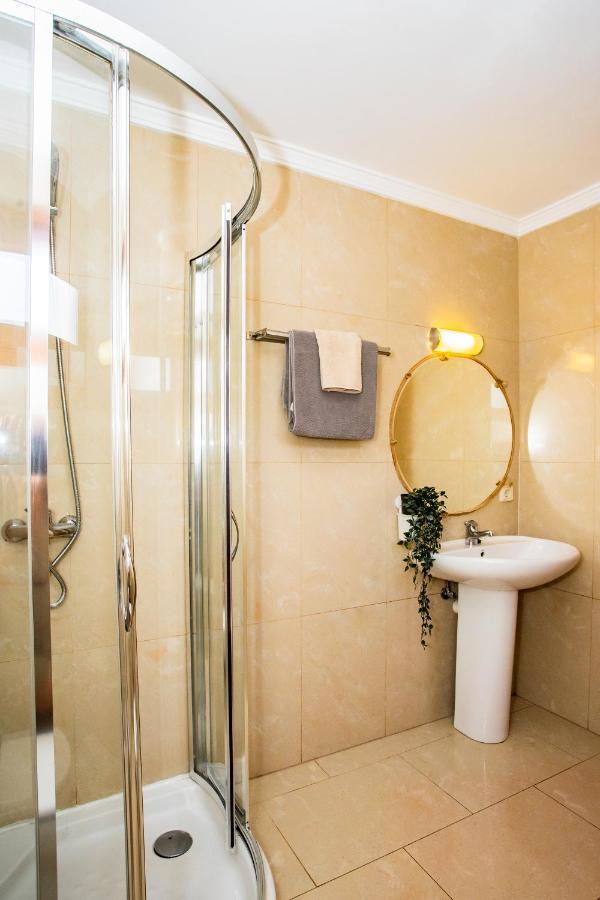 22 Sea Views, Pool,games,hot Tub, Office With Computer+ Wifi
