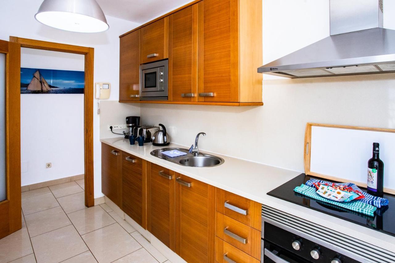 22 Sea Views, Pool,games,hot Tub, Office With Computer+ Wifi Villa *