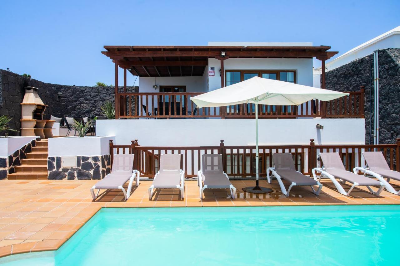 22 Sea Views, Pool,games,hot Tub, Office With Computer+ Wifi Villa Playa Blanca (Lanzarote)